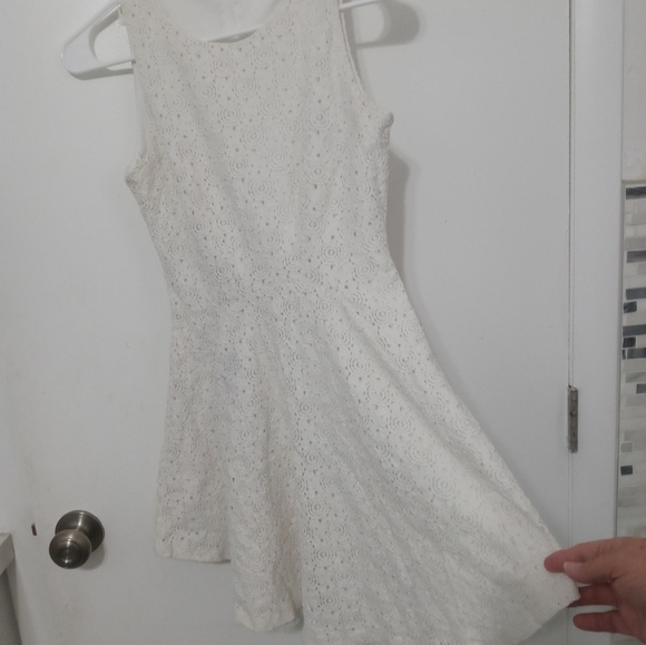 MAITAI WHITE FLORAL LACE SLEEVELESS LINED FLARED MINI SKATER SKIRT MED. - Picture 2 of 9